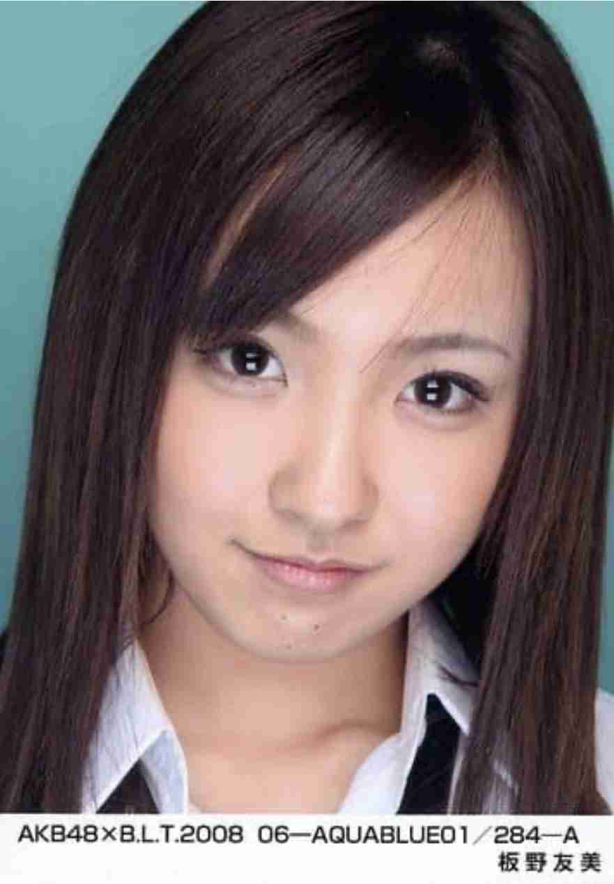 10年後にまた会えた！　板野友美、現役AKB48との集合ショットがなじみすぎ　「全然変わってないやん！」「全く老けんな」