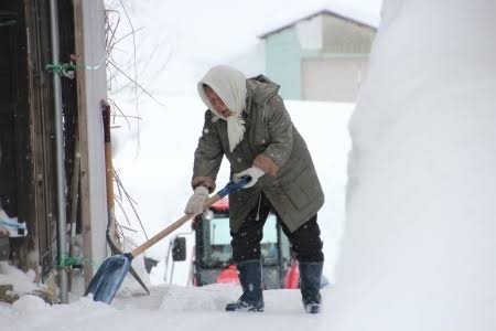 北海道に今季初の大雪警報　幌加内町朱鞠内で積雪57センチ「こんなに…降るとは思わなかった」札幌も氷点下に