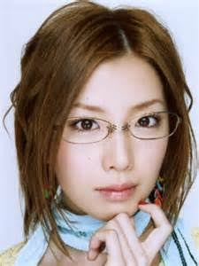 里田まい 「ハロプロ会~!」長手絢香らとの集合ショット披露に「なつかしい」「みんな可愛い」の声