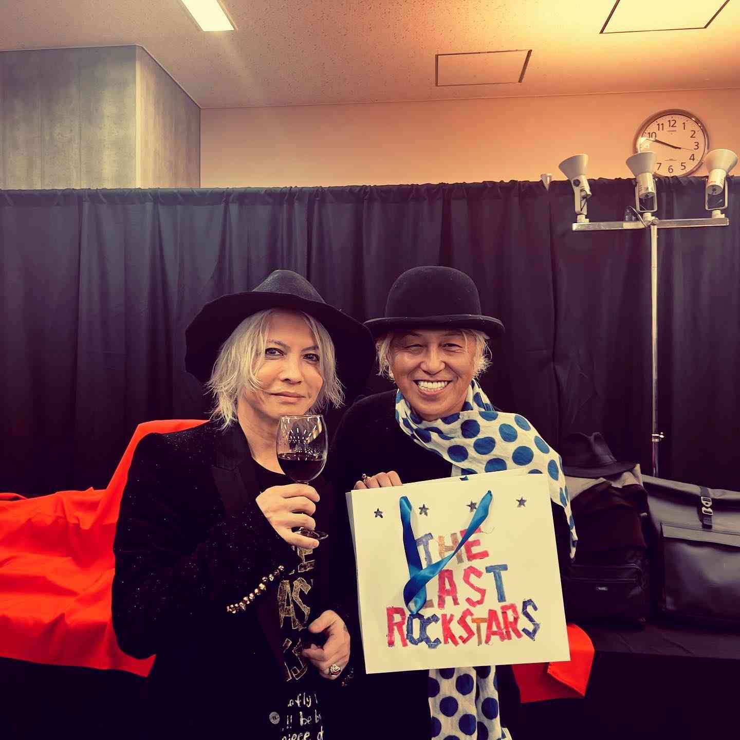 THE LAST ROCKSTARSの日米ツアー東京公演にPATAがサプライズ登場 YOSHIKIが涙声「集まってよかったなって…」