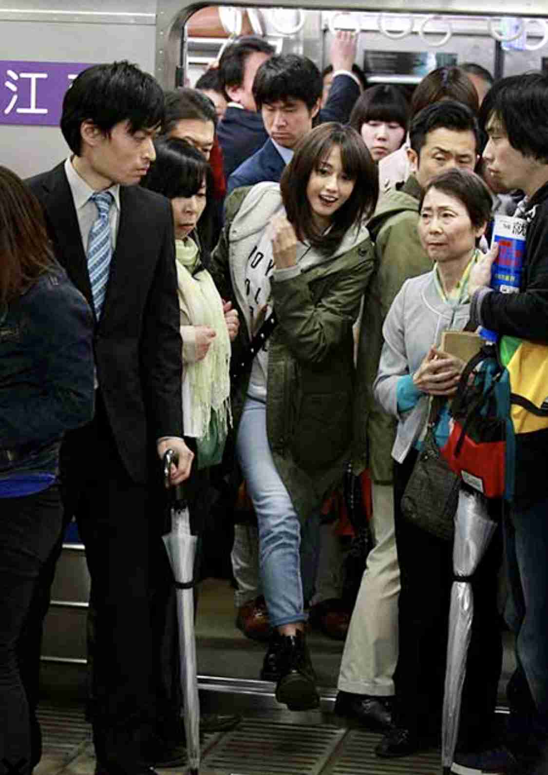 沢尻エリカ 悪縁絶ち助けた“自宅テント”生活!ネットの書き込みに参ったことも