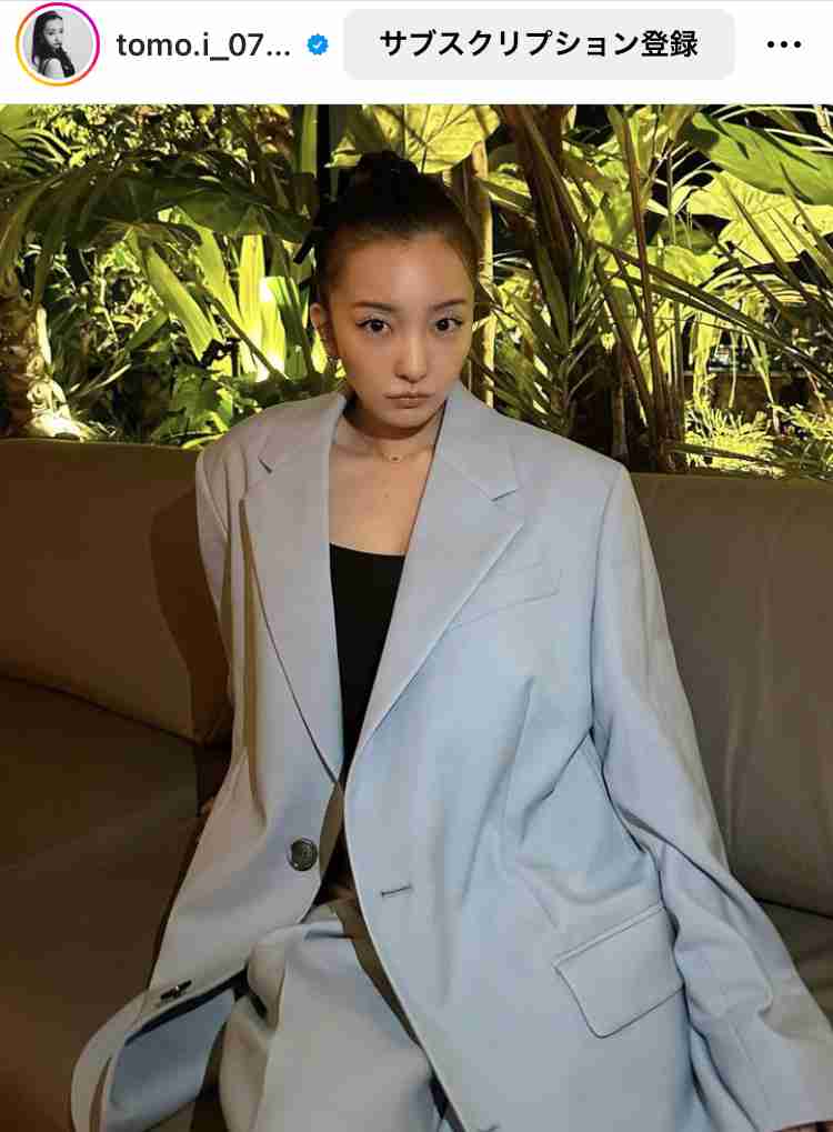 板野友美『JK制服厚底スタイル』で渋谷に登場、ファンの度肝を抜く 「まだまだ高校生いける」「世界一可愛いママ」