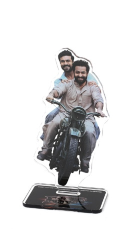 持っているアクスタを見せ合って感想を言うトピ