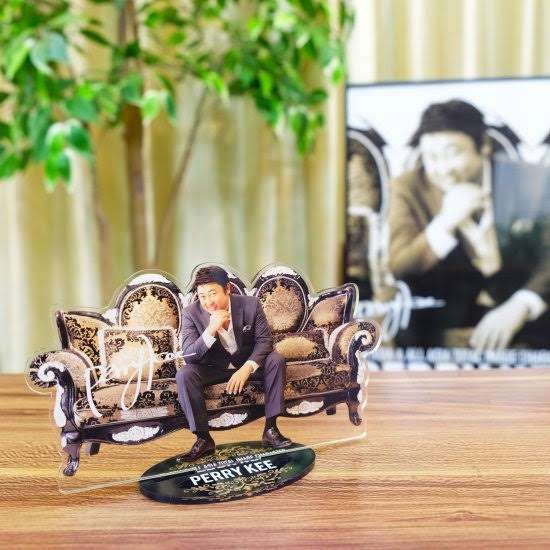 持っているアクスタを見せ合って感想を言うトピ