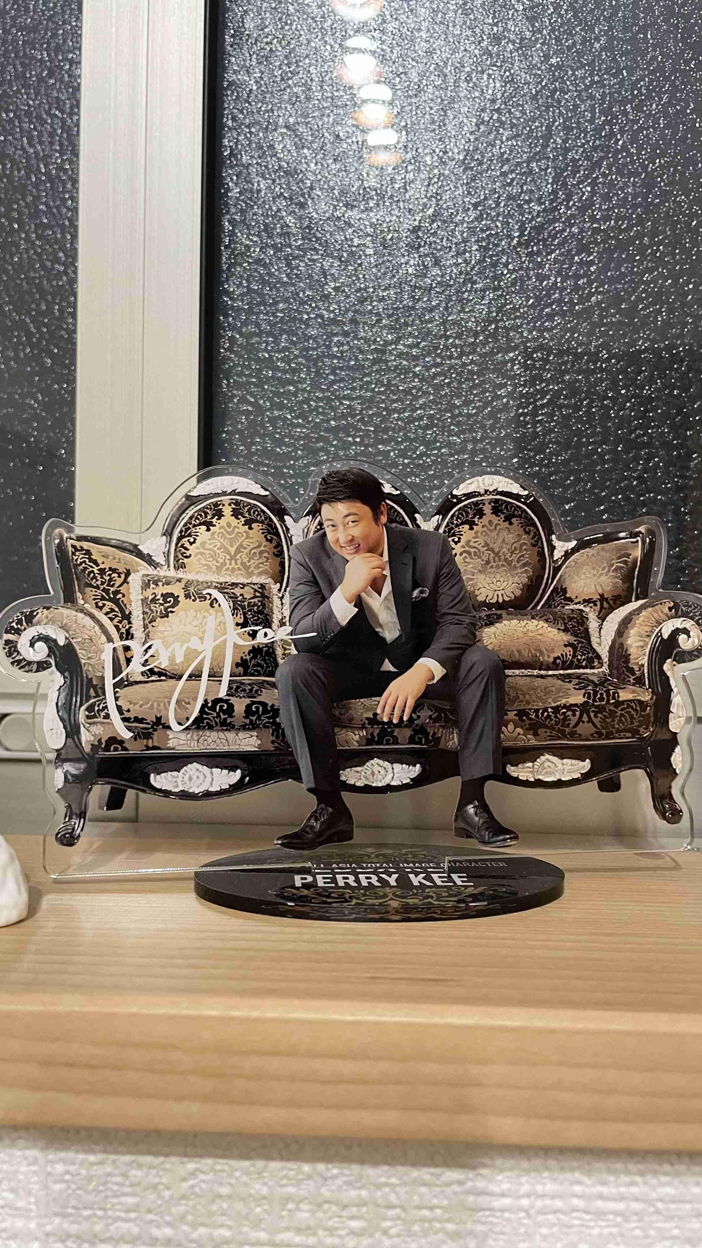 持っているアクスタを見せ合って感想を言うトピ