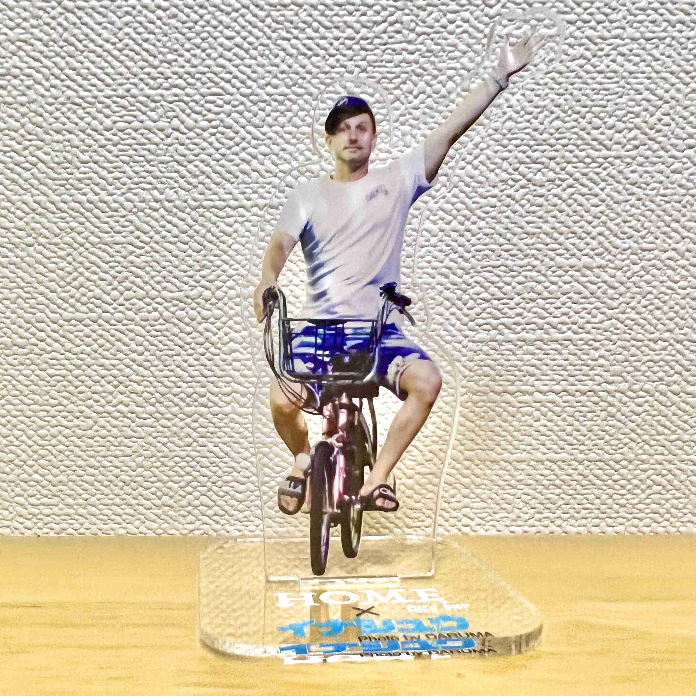 持っているアクスタを見せ合って感想を言うトピ