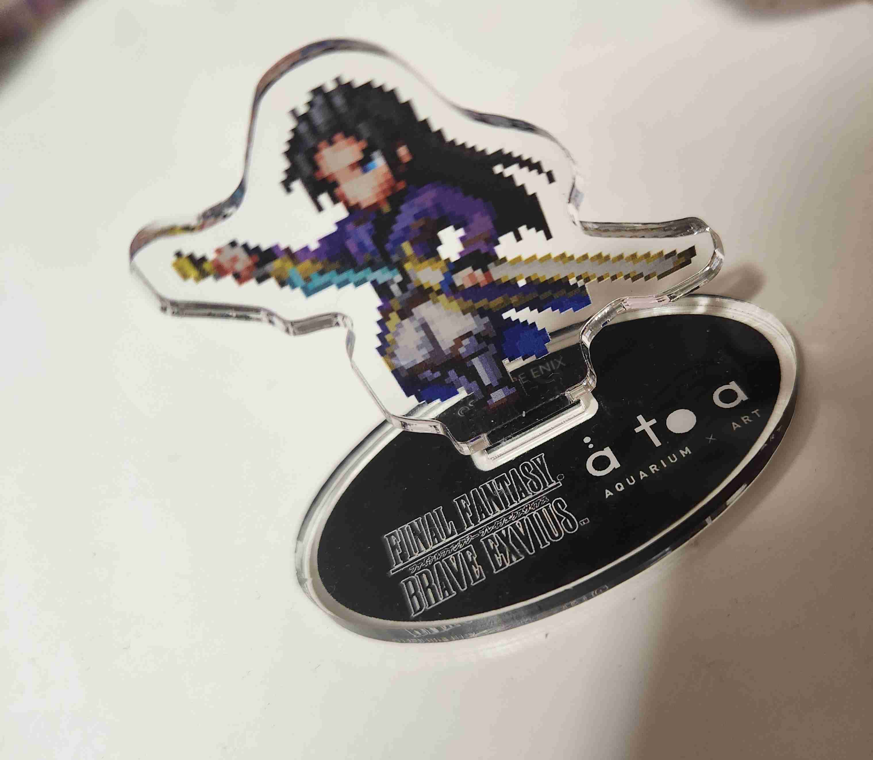 持っているアクスタを見せ合って感想を言うトピ