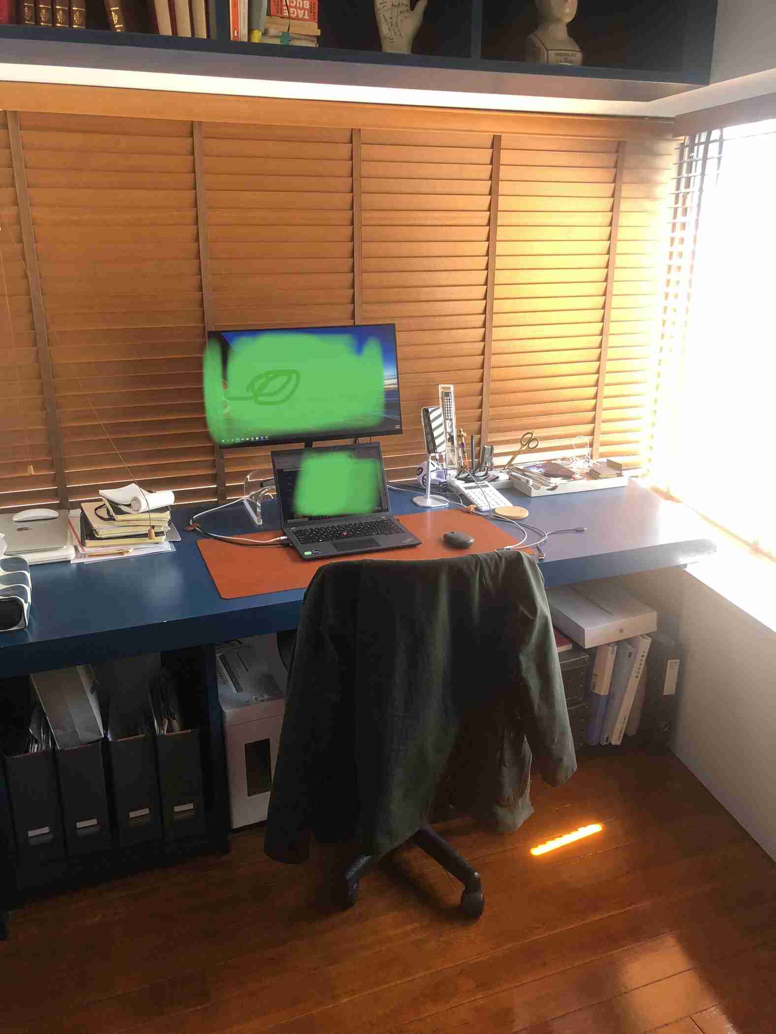 リモート中の人、デスク環境どんな感じ?