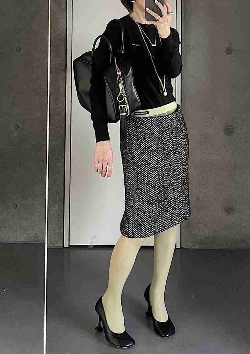 えっ、タイツ見えてるの正解なの?!トラウデン直美「タイツ見せルック」披露　全身miumiu