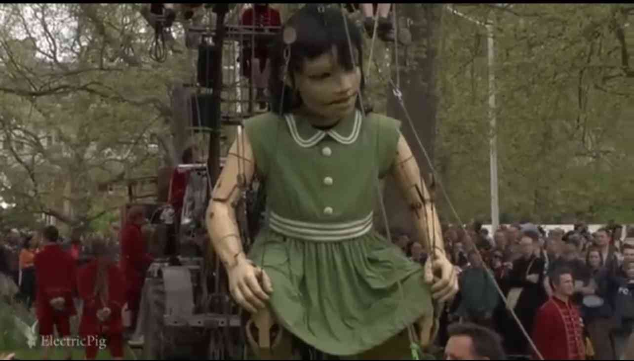 とにかくデカいものの画像