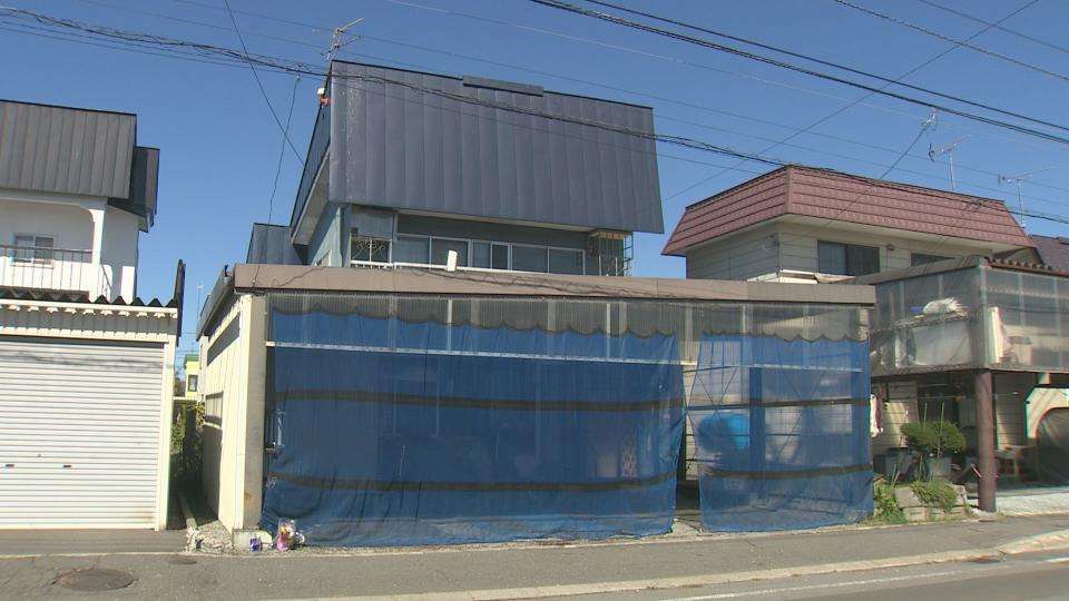 「やめてー」刺された夫に覆いかぶさる妻にナイフを振り下ろす 子どものBB弾めぐるトラブルで刺殺 58歳の男を止めに入った隣人が証言