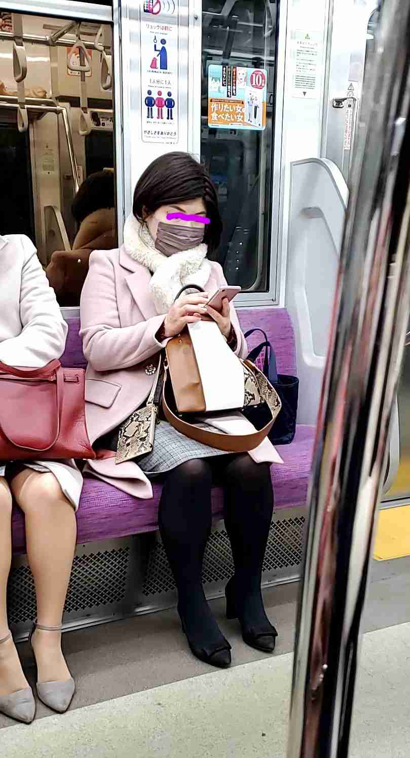 駅や電車の迷惑行為ランキングTOP10発表！　2位は「配慮しない咳やクシャミ」 1位は？