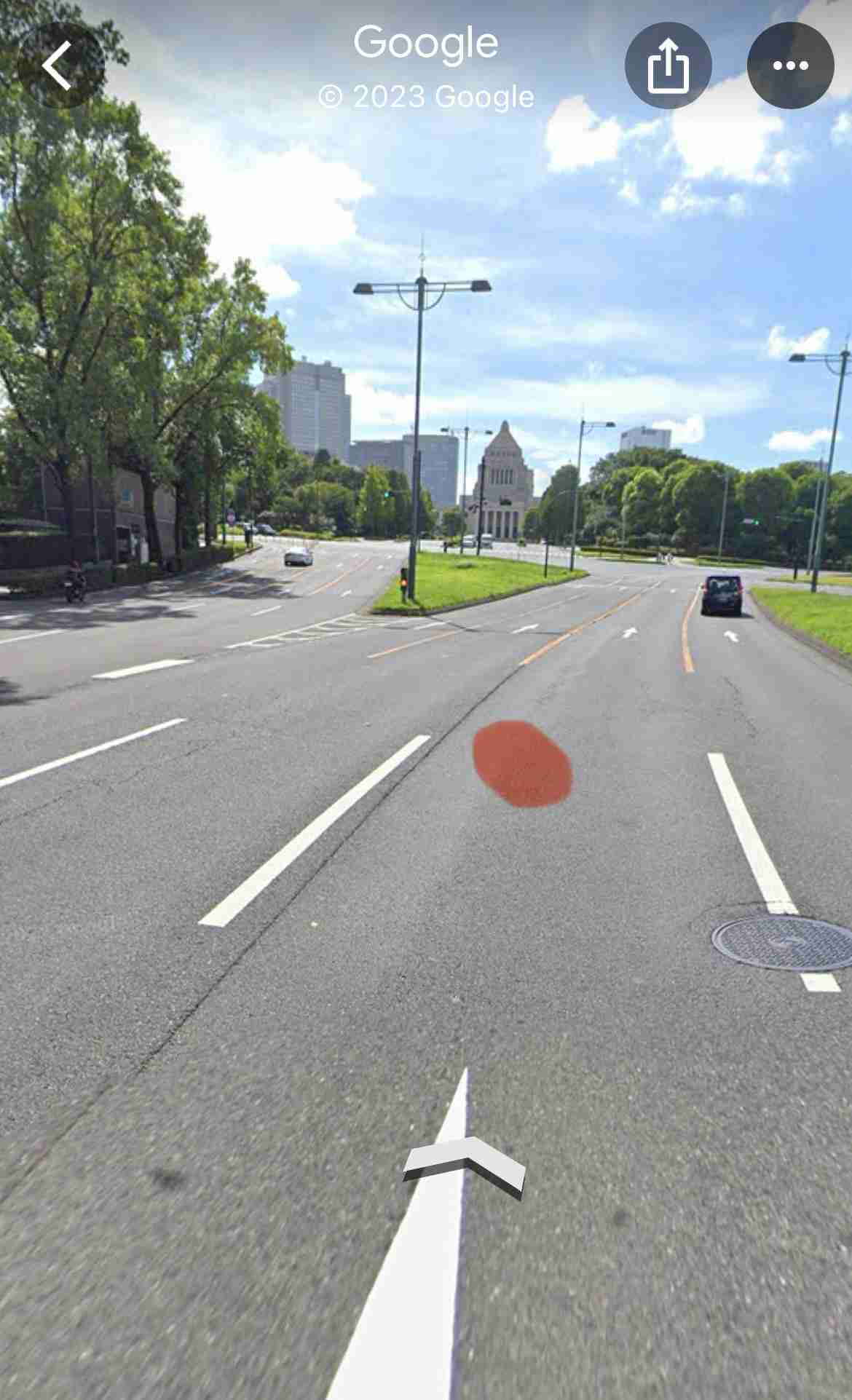 キックボードに乗っていた女性が大型バスにはねられ死亡…目撃者「キックボードの人は路上に倒れていて動かなかった…」「ヘルメットしていなかった…」軽井沢町の国道