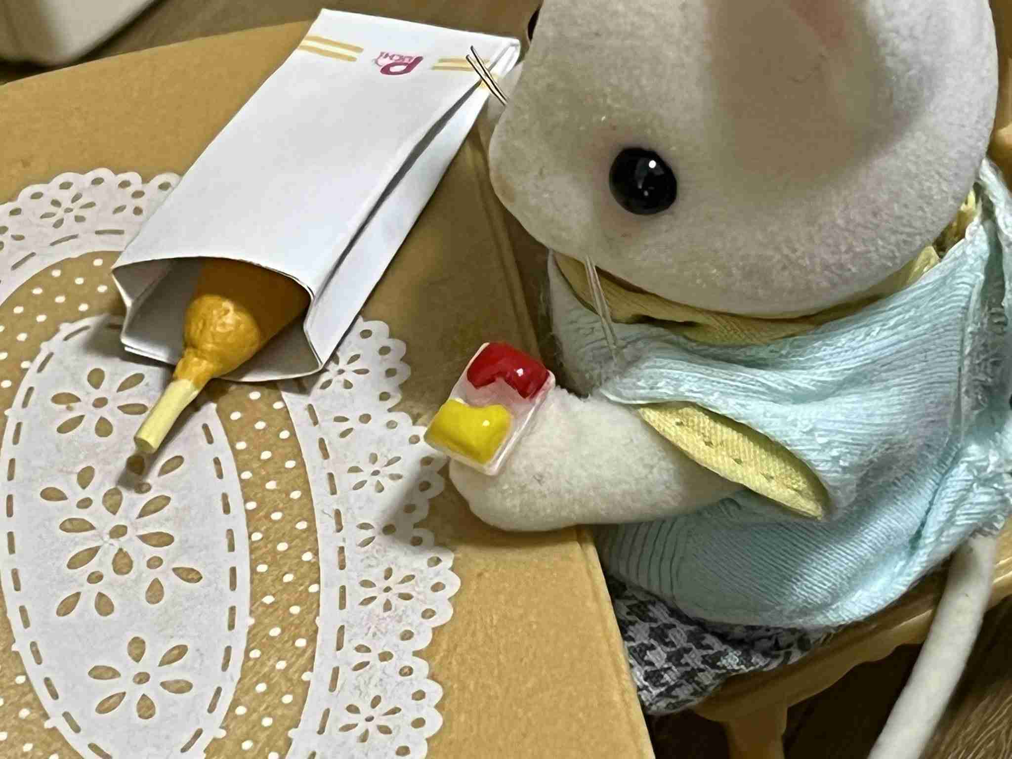 “癒されバニア”がブーム？「頭をひとなでしてから働きます」シルバニア人形を持ち歩いて癒やされる限界社会人の叫びとは