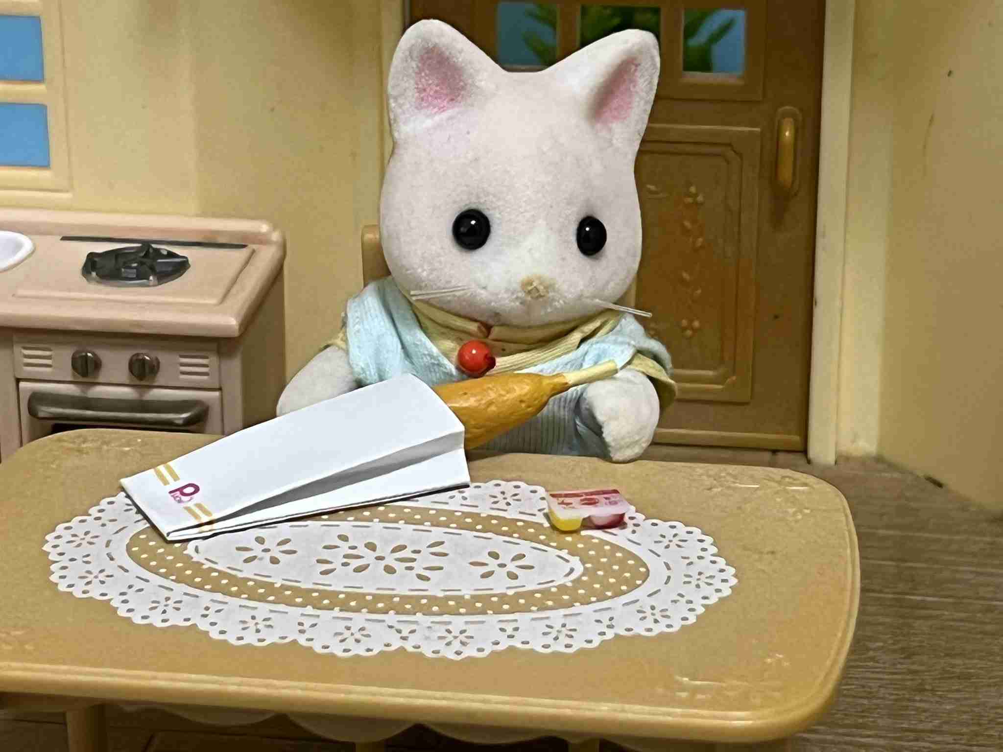 “癒されバニア”がブーム？「頭をひとなでしてから働きます」シルバニア人形を持ち歩いて癒やされる限界社会人の叫びとは