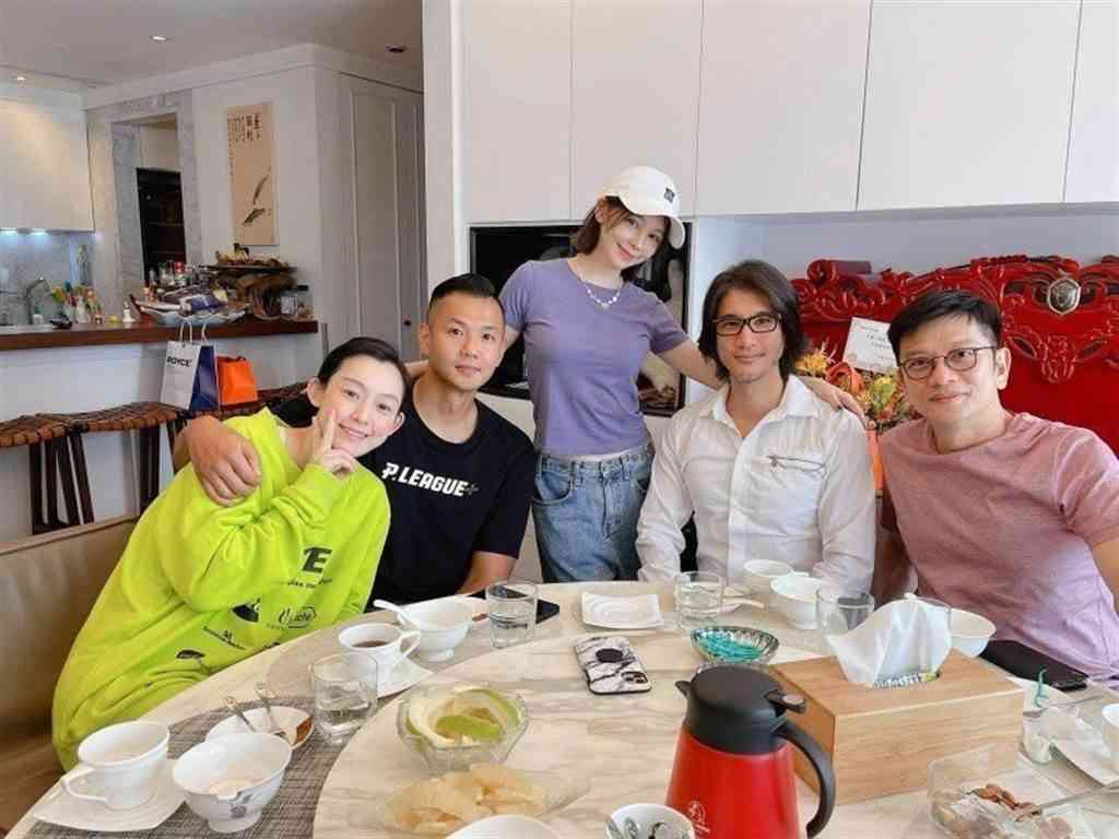 《このタイミングで》ビビアン・スーが実業家の夫との離婚を発表「直近で日本での芸能活動を活発化」