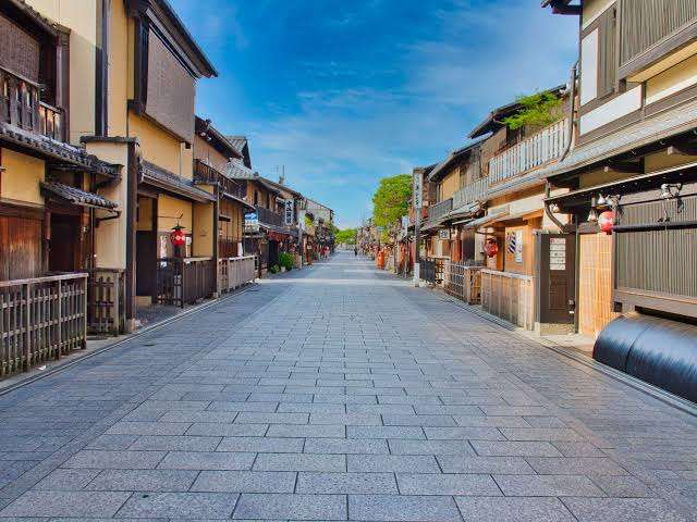 京都・祇園で芸妓・舞妓に迷惑行為相次ぐ「祇園は生活の場。遊園地じゃない」