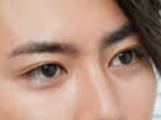 目だけで有名人を当ててください