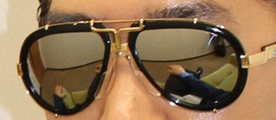 目だけで有名人を当ててください