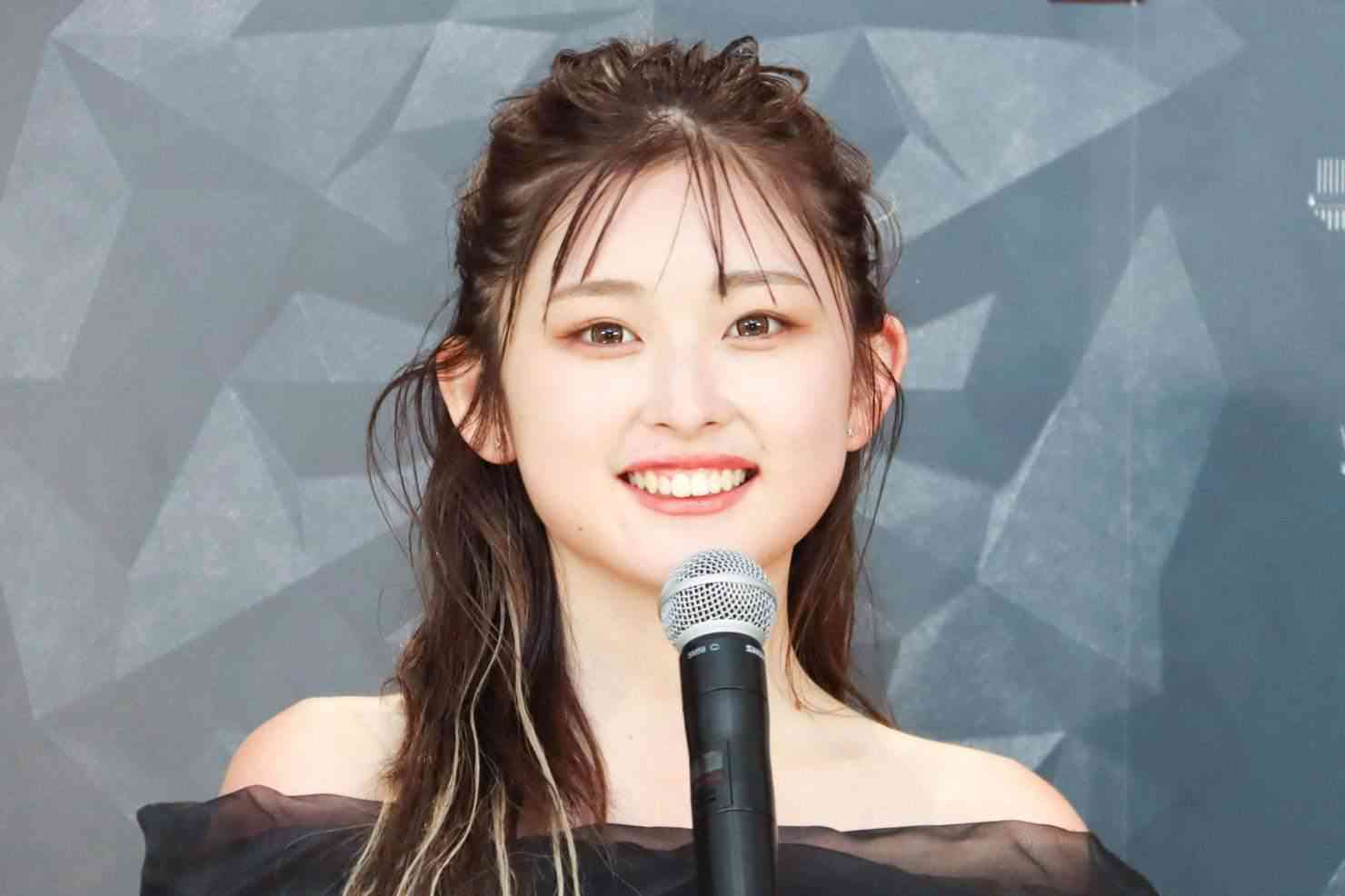 目だけで有名人を当ててください