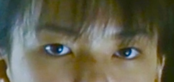 目だけで有名人を当ててください