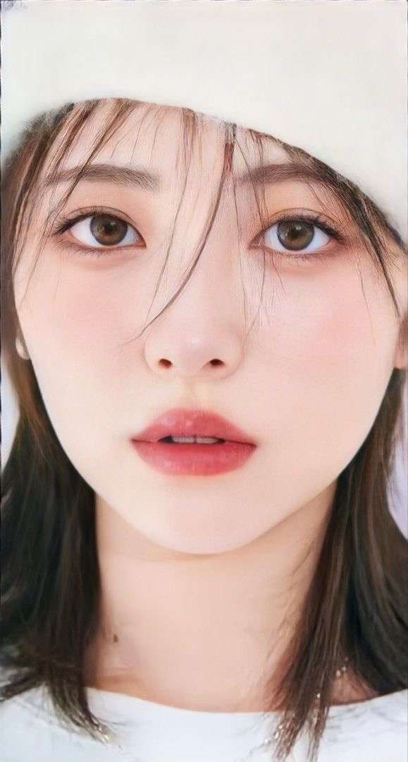 目だけで有名人を当ててください