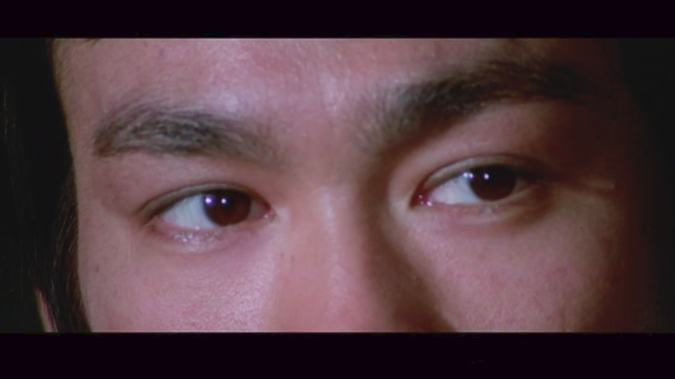 目だけで有名人を当ててください