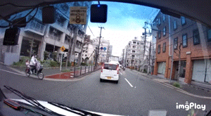 ヘルメットは被っておらず…学習塾に自転車で向かっていた女子中学生 軽乗用車にはねられ意識不明の重体