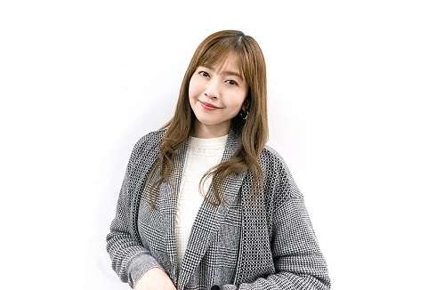 片瀬那奈、42歳の姿がオーラ健在！さらさらロング＆指輪もキラリ…「週5勤務」会社員に転身が話題