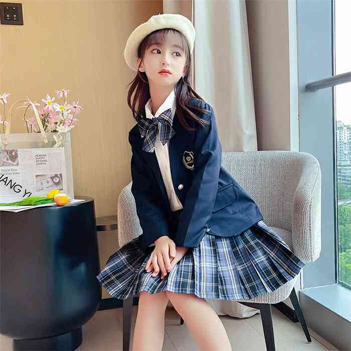 【小学生】卒業式の服っていつ頃買う物ですか？