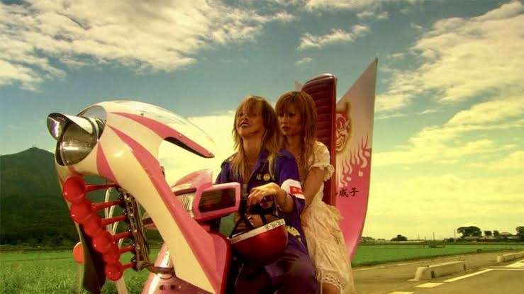 土屋アンナが携帯ショップ店員と大モメ「今私はクレーマーだよ」「この無駄足は何だったんだ」