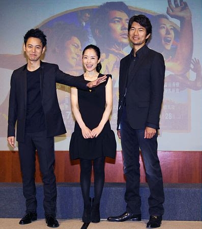仲村トオル＆鷲尾いさ子の25歳長女・美緒、母そっくりなモデル姿！175センチの8頭身スタイル話題