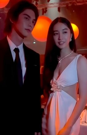 仲村トオル＆鷲尾いさ子の25歳長女・美緒、母そっくりなモデル姿！175センチの8頭身スタイル話題