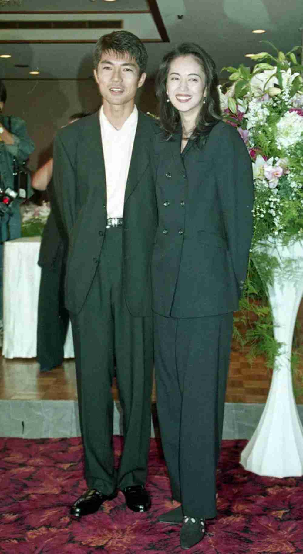 仲村トオル＆鷲尾いさ子の25歳長女・美緒、母そっくりなモデル姿！175センチの8頭身スタイル話題