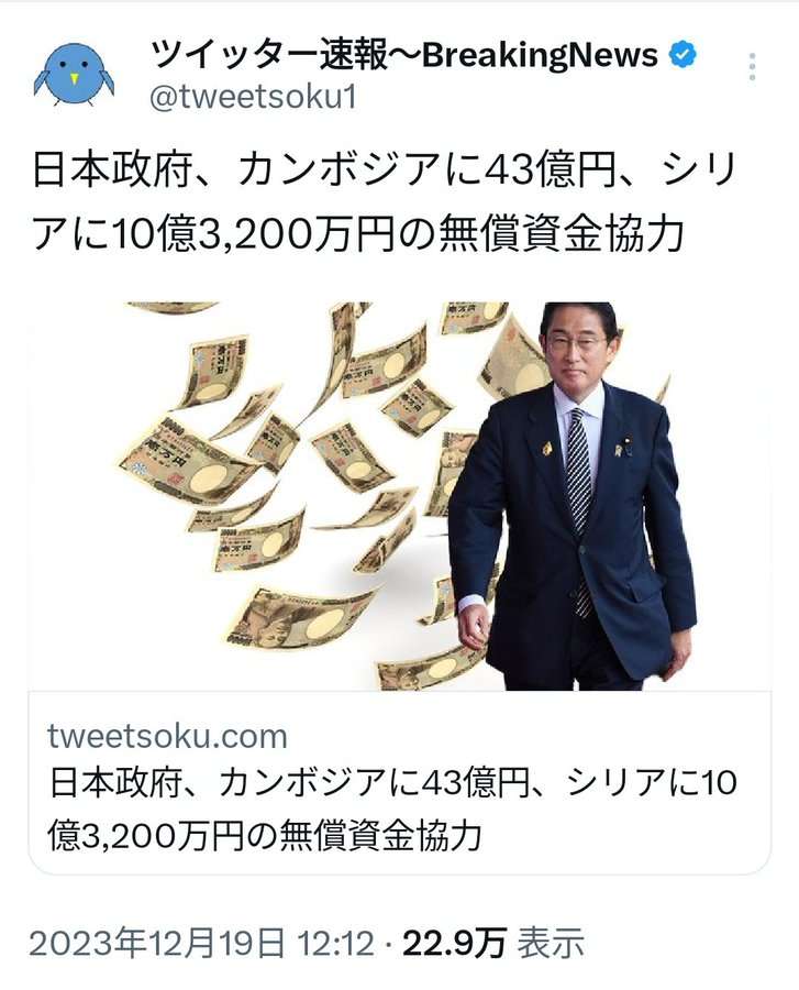【閲覧注意】まるで恐竜。英歌手のファッションに賛否両論。「トゲある」姿から目が離せない