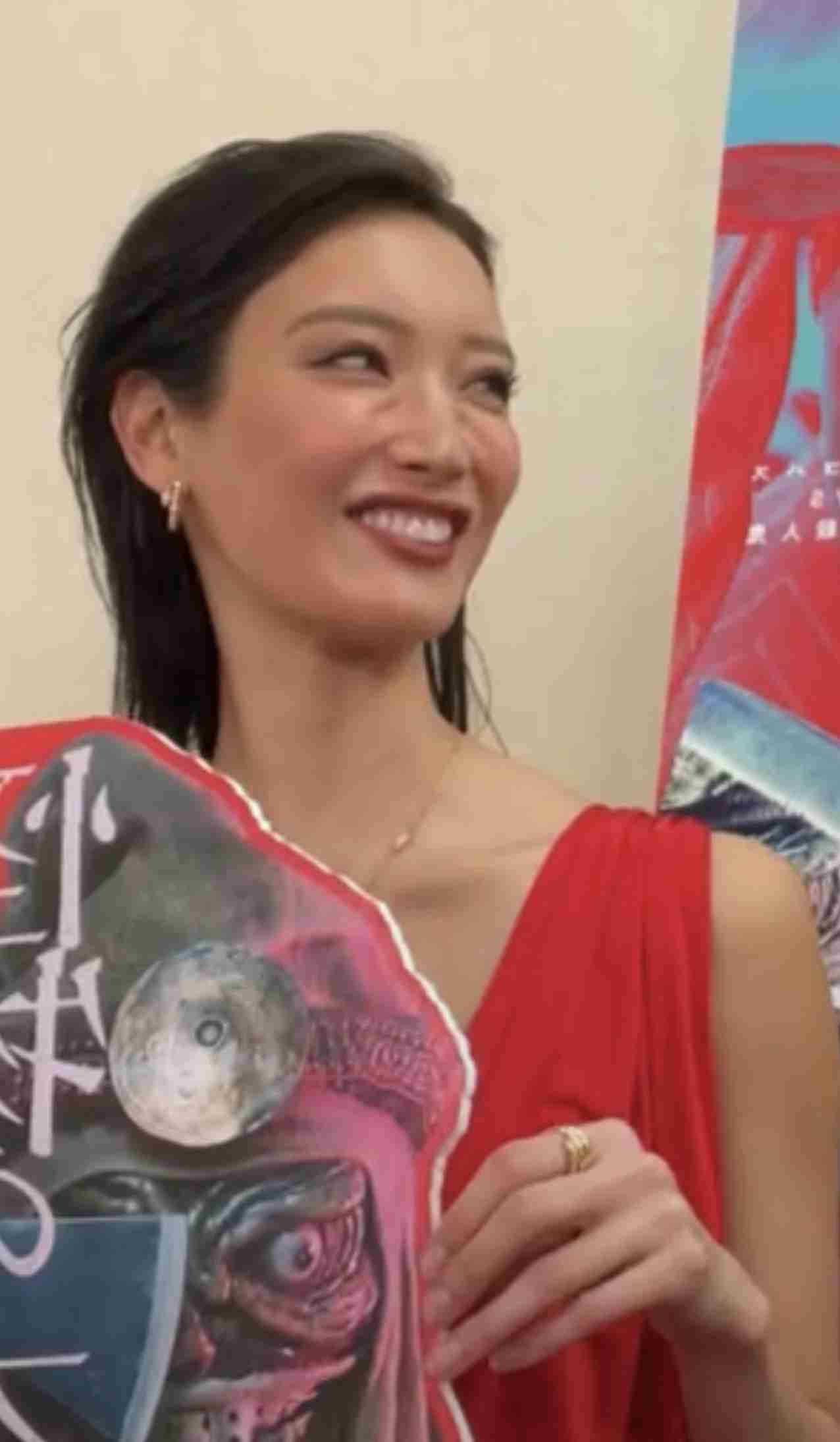 吉岡里帆は背中ぱっくり、菜々緒は透け感の大胆衣装で登場　亀梨和也主演映画「怪物の木こり」舞台あいさつ