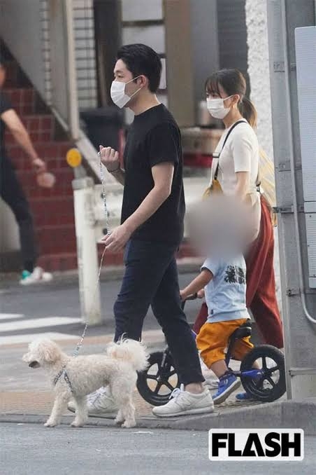 【画像】多分UNIQLOじゃないのにUNIQLOっぽく見えるファッションを貼っていこう part5