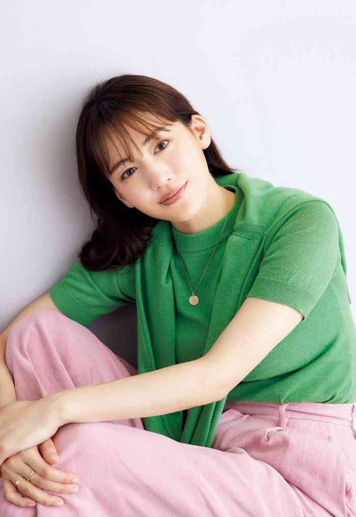 【画像】多分UNIQLOじゃないのにUNIQLOっぽく見えるファッションを貼っていこう part5