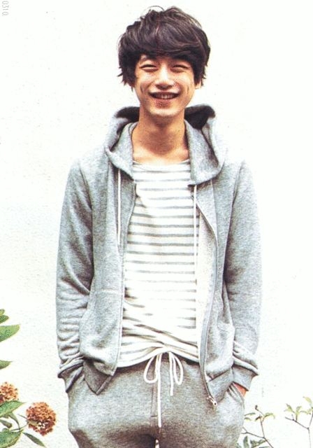 【画像】多分UNIQLOじゃないのにUNIQLOっぽく見えるファッションを貼っていこう part5