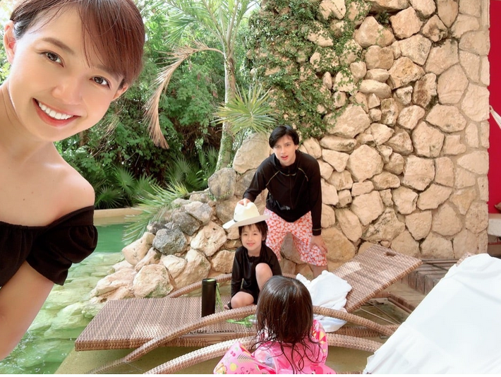 「これはやばい」アレクサンダー、メキシコでイケメン長男とのピラミッド登りに「一生忘れない思い出」と反響