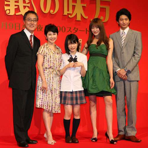 山田優　青髪×ヒョウ柄のド派手変身ショットに反響「気が付いたら凄いことに」「仲里依紗さんかと」