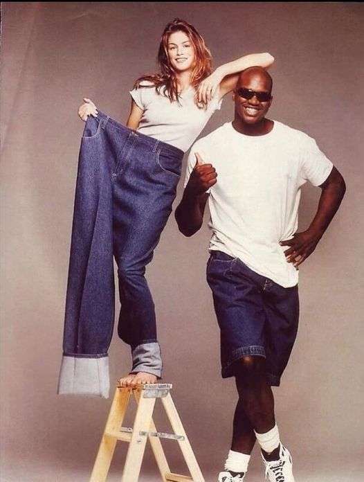 “神ボディー”で大人気の米モデル、仏誌掲載ショットが「肥満体形への嫌悪」と猛批判　「『私の細さを見て』写真」「ル・ごみ」と散々