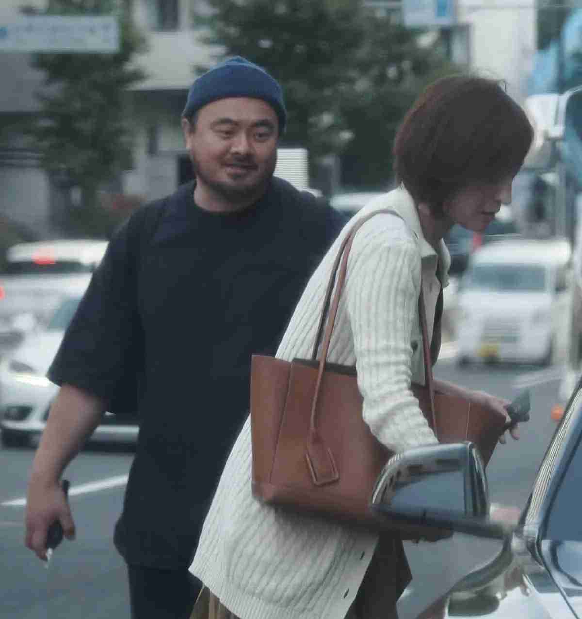 広末涼子、「再婚報道」に困惑 鳥羽周作シェフは元日にレストラン店頭で「おせち」を予約客に手渡し