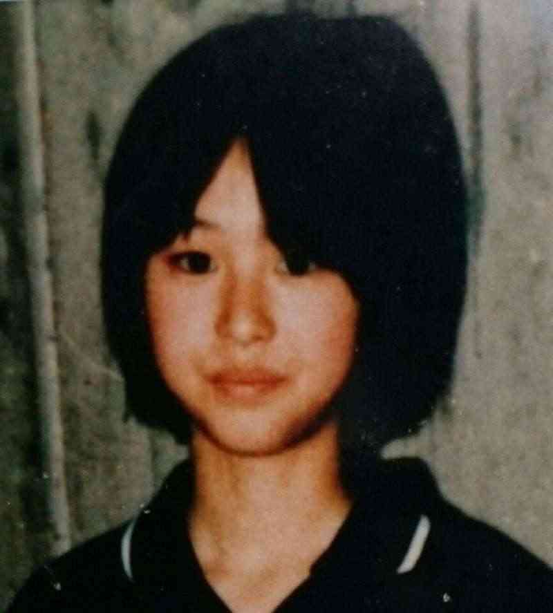 一重から整形なしで二重になった人、いつなりましたか?