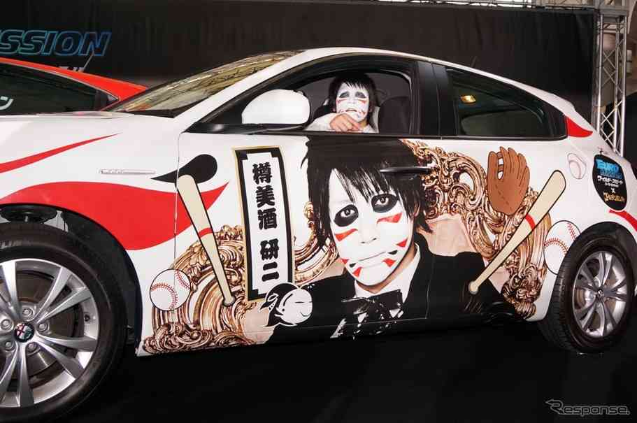 高級車やバイクにお金をつぎ込む男性