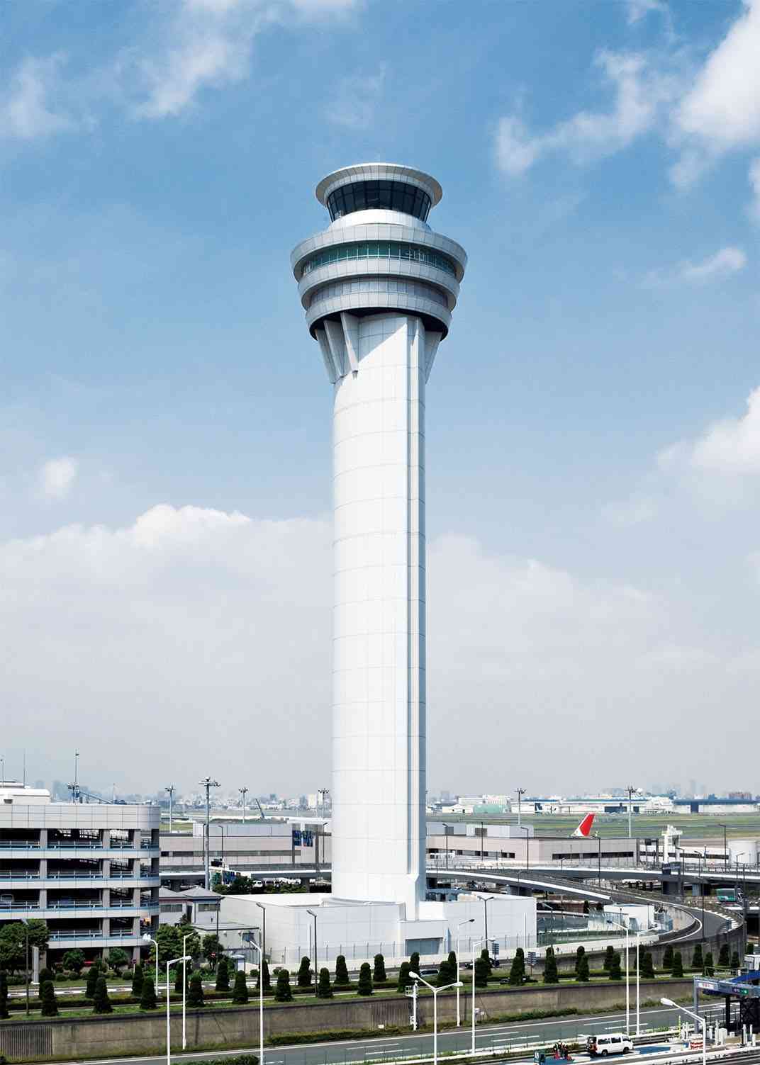【速報】羽田空港の滑走路で日本航空の機体が炎上中