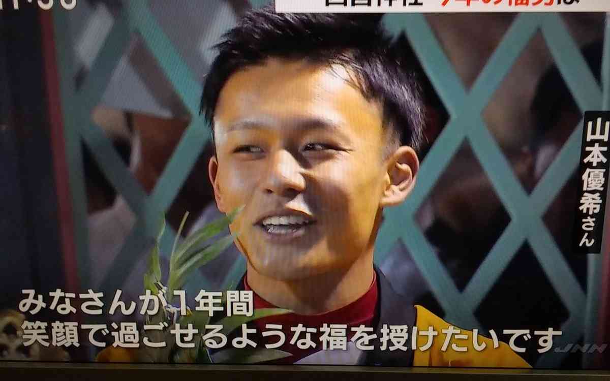 開門神事「福男選び2024」一番福は大学生の高谷望巳さん(19)陸上部に所属「地震で被災された方に福を届けて元気になってもらいたい」