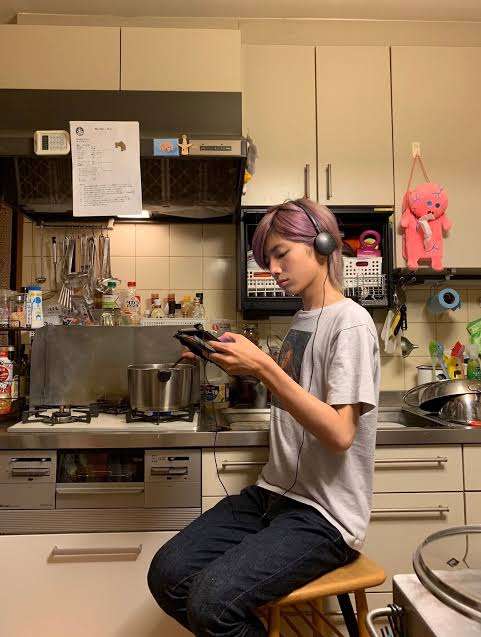 片桐仁の「スゲ～髪色」な19歳息子が「男前」と話題　「オサレさん」「爆イケ！」