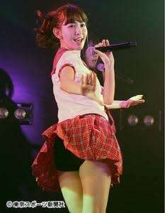 “年女”小嶋陽菜、美脚あらわなスリットワンピで辰に変身!「とても綺麗です」「最強ですね」と絶賛の声