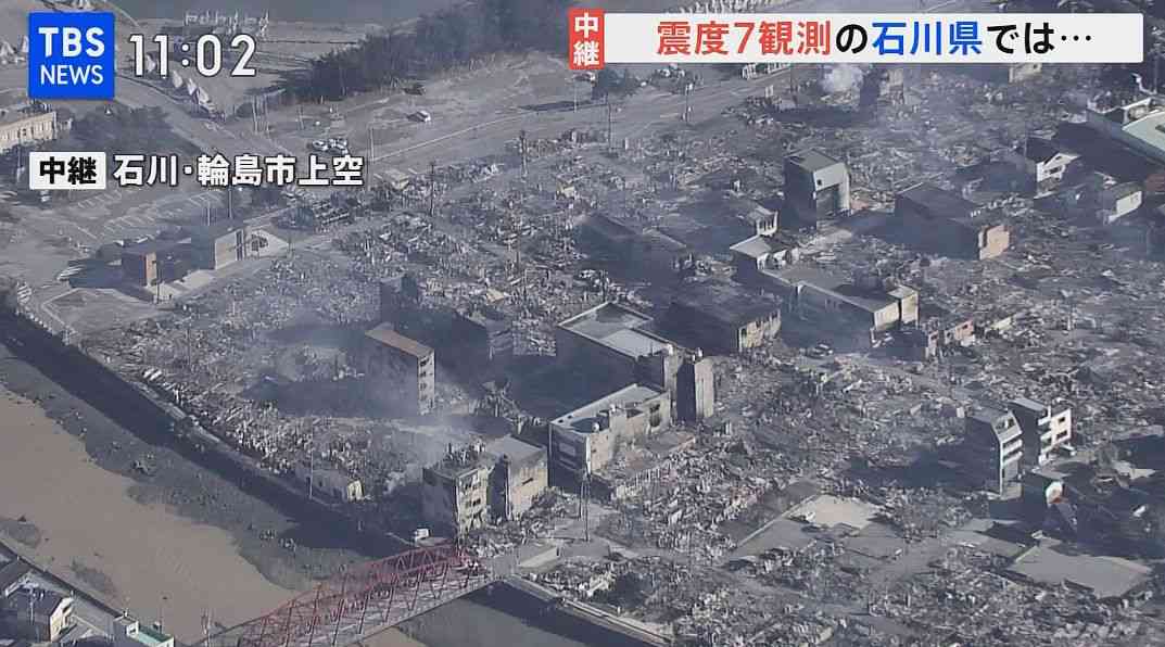【閲覧注意】まるで恐竜。英歌手のファッションに賛否両論。「トゲある」姿から目が離せない